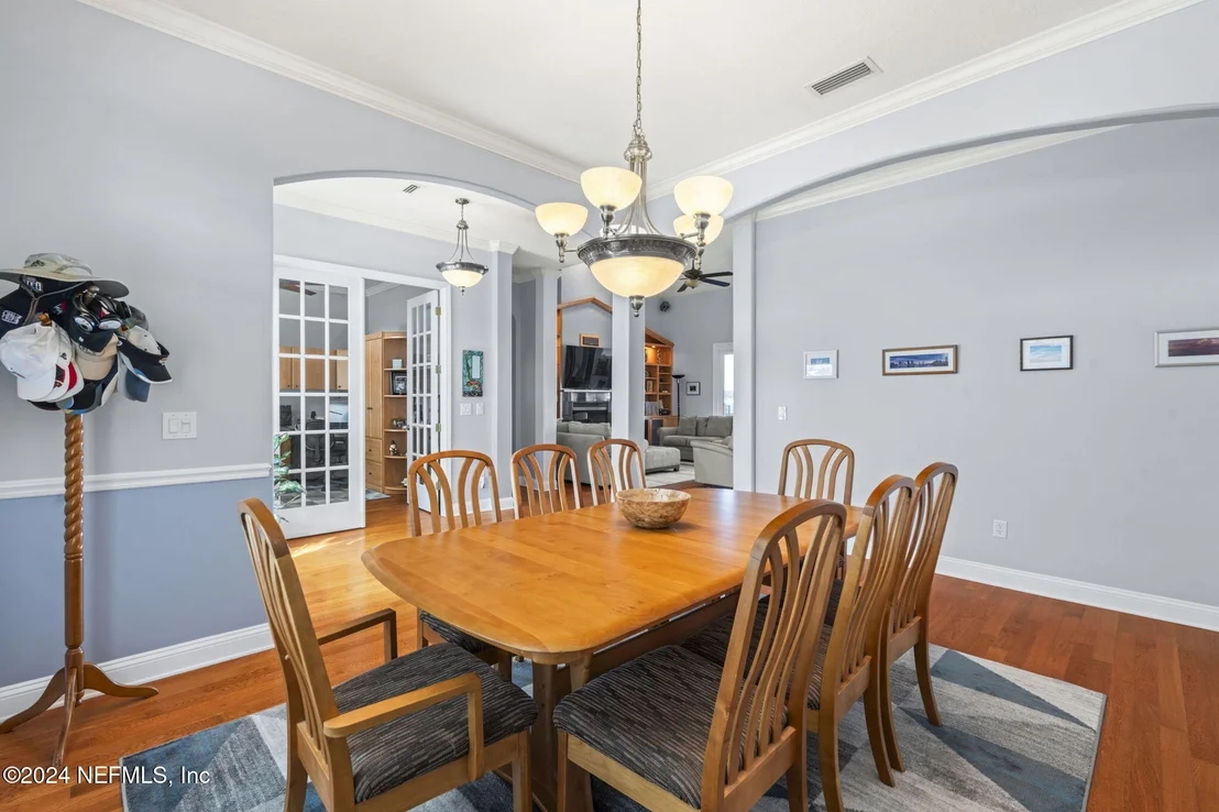 Photo of 487 CREIGHTON Road