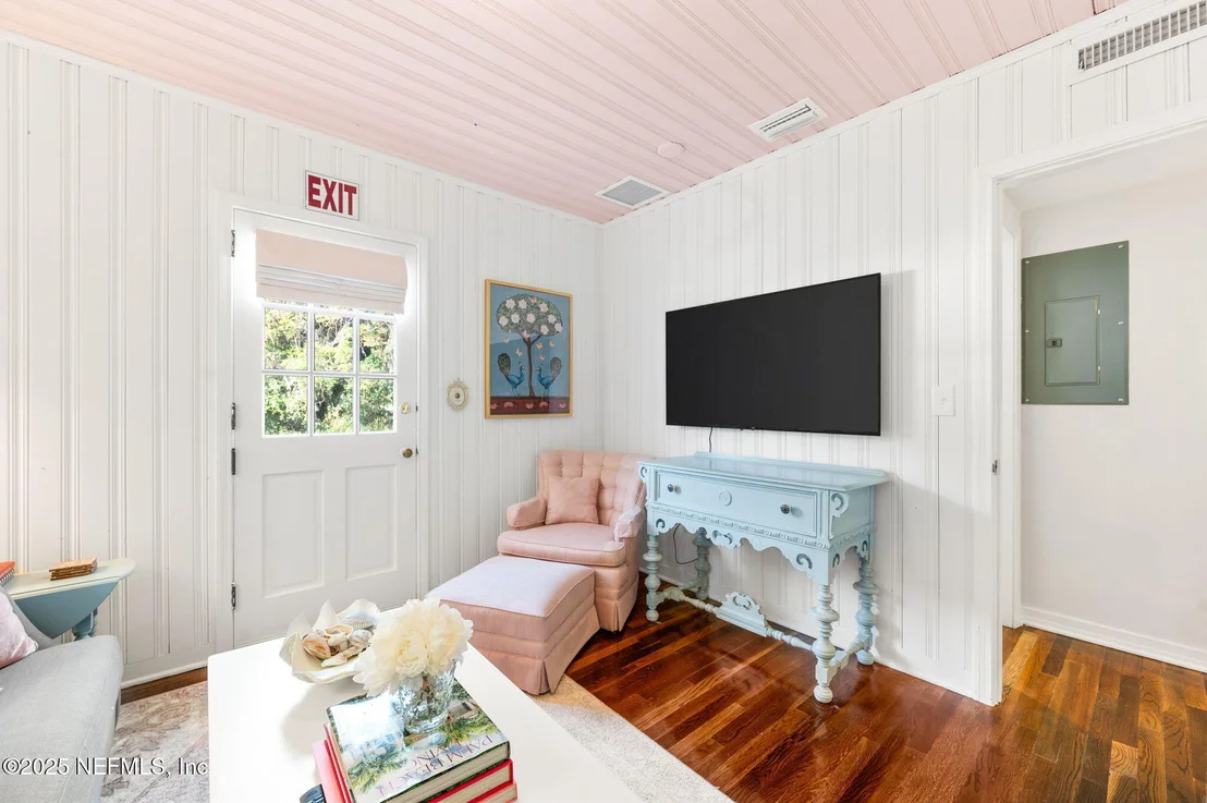 Photo of 42 MAGNOLIA Avenue