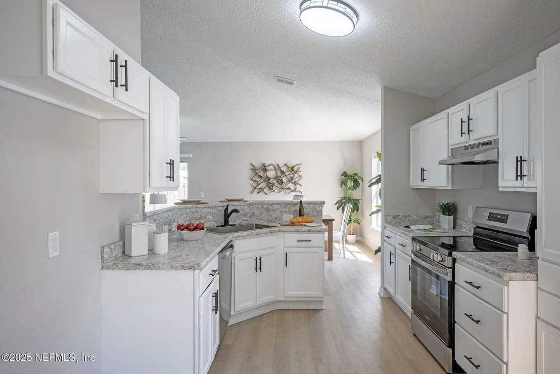 Photo of 2920 STONEGATE Lane