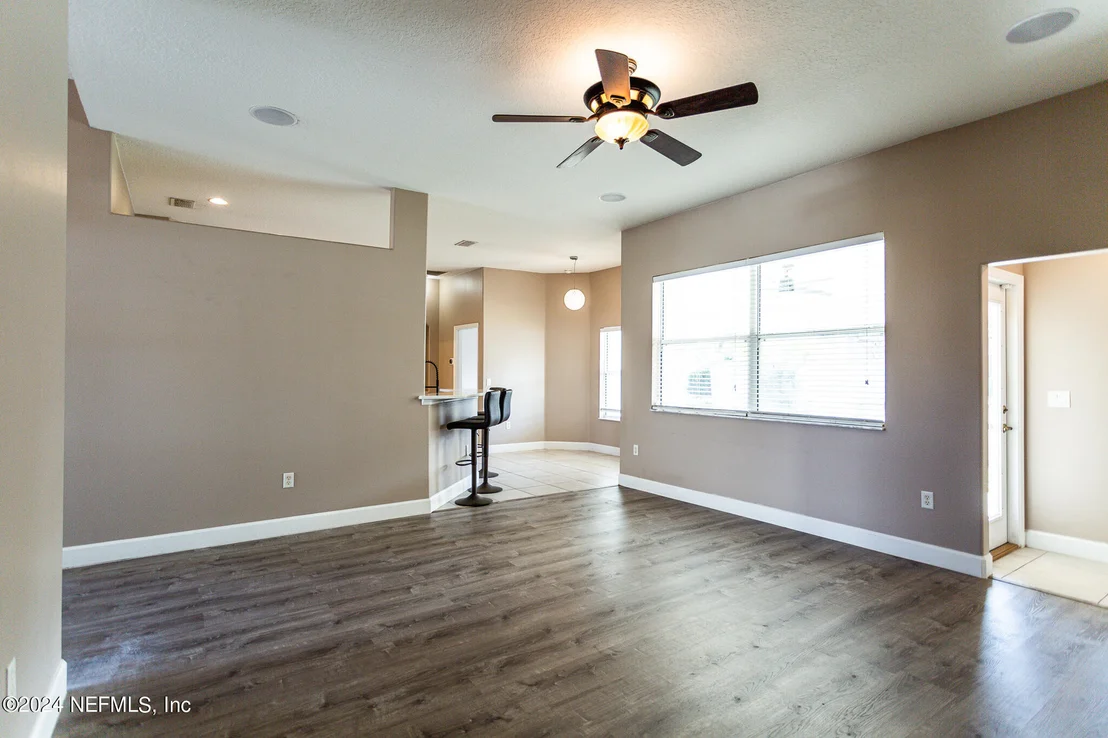 Photo of 4 RIVER Place