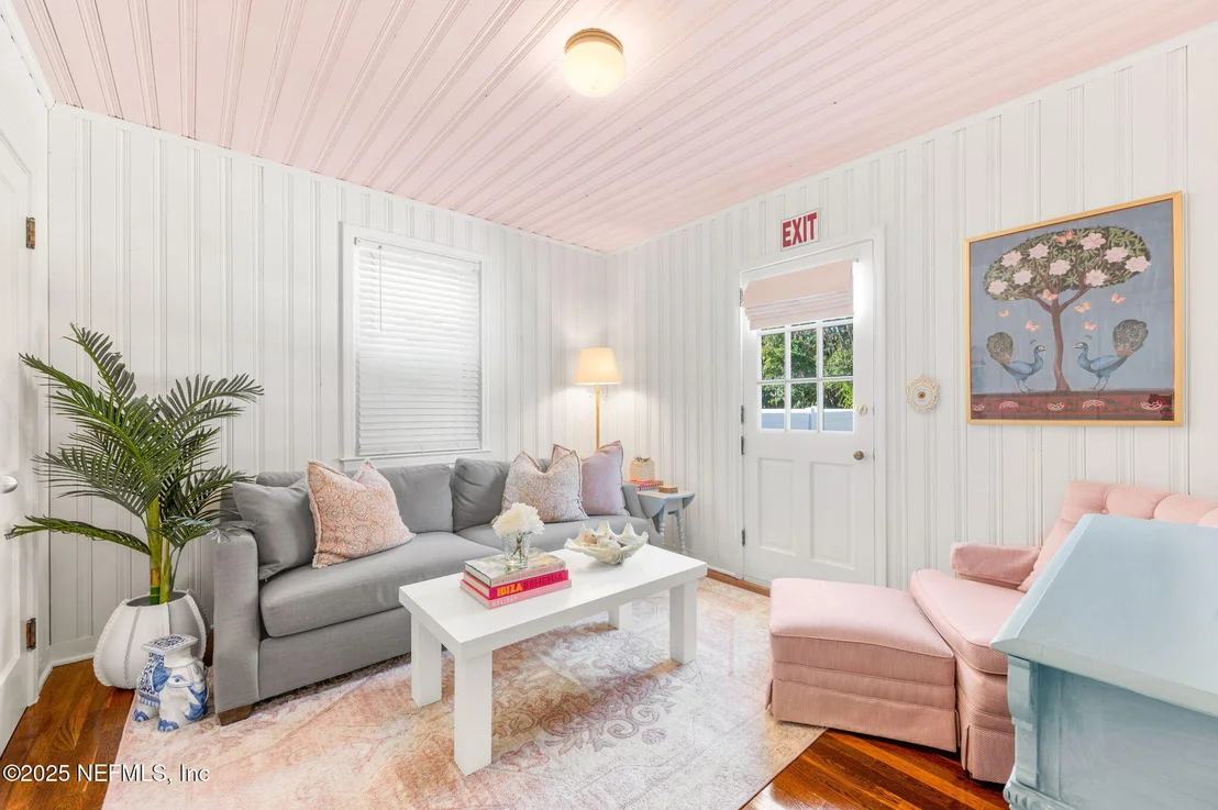 Photo of 42 MAGNOLIA Avenue