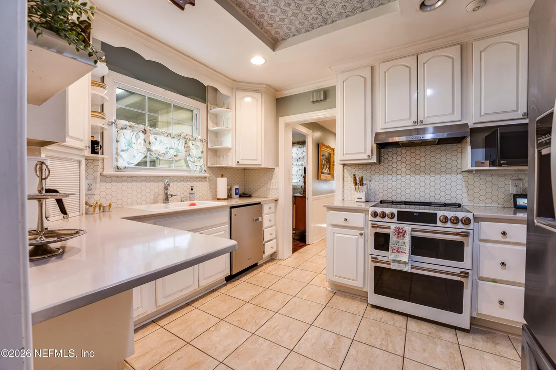 Photo of 1335 AZALEA Drive