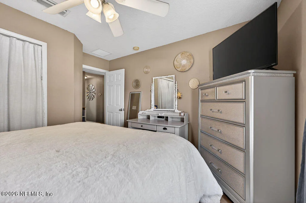 Photo of 504 KNOLLE Court