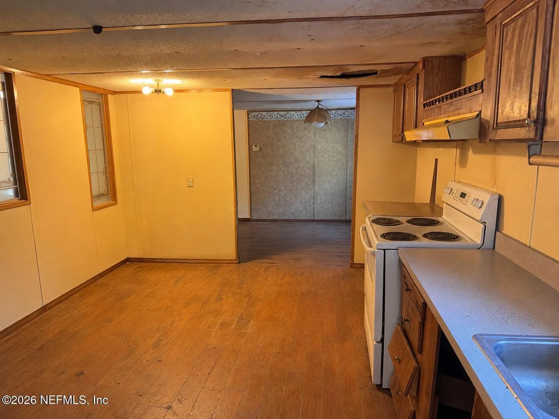 Photo of 1056 BELLAMY Road