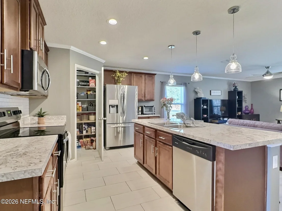 Photo of 465 HARLEY Drive