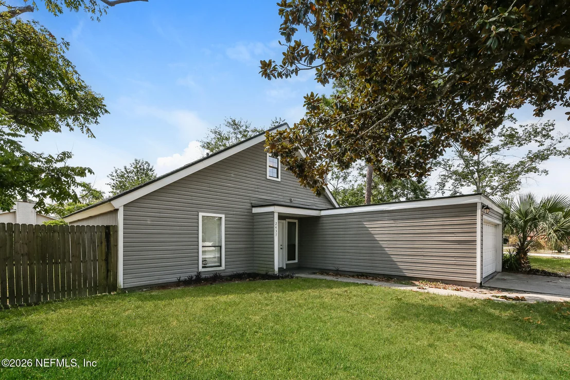 Photo of 2437 OAKVIEW Drive