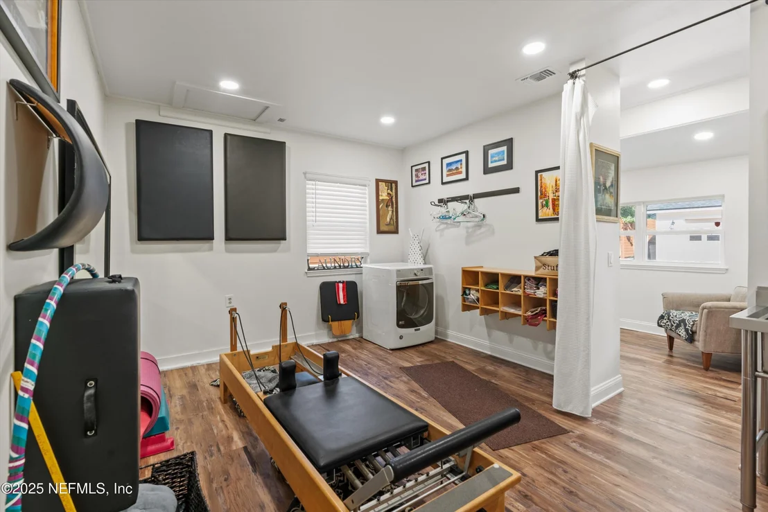 Photo of 2525 LAUREL Road