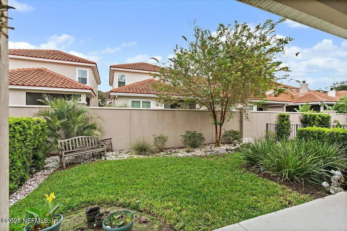 Photo of 96014 ENCLAVE Manor