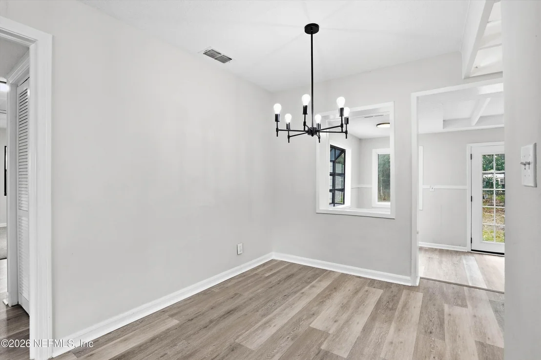 Photo of 1138 HALIFAX Road