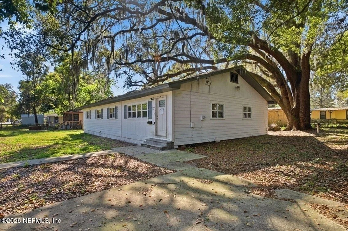 Photo of 8040 HAMMOND Boulevard
