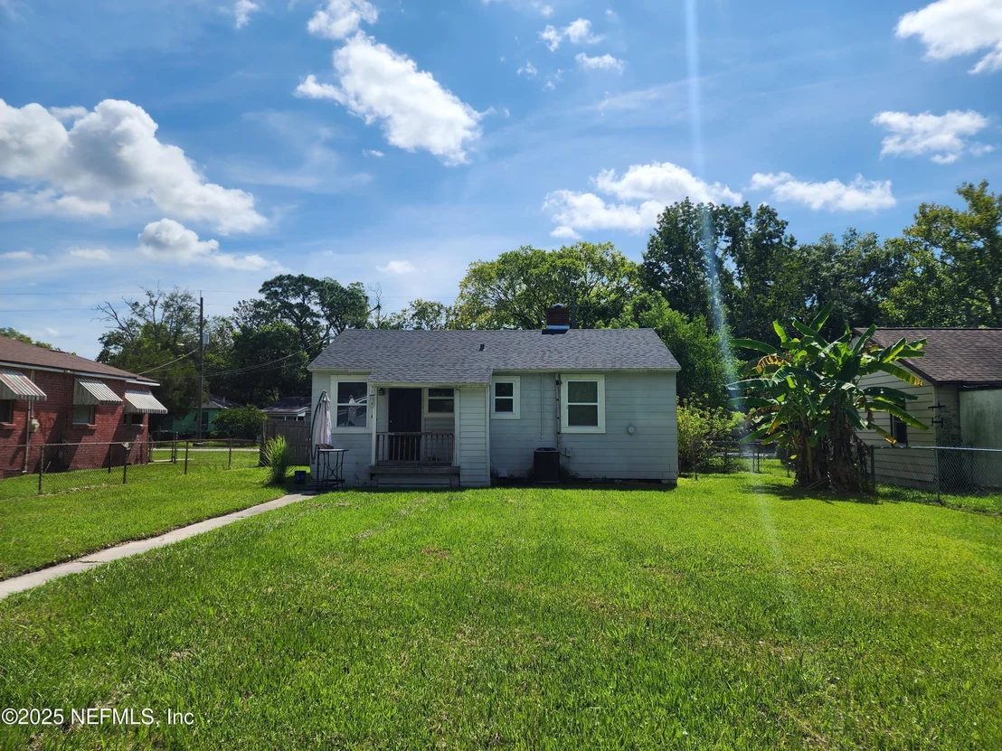 Photo of 946 HURON Street