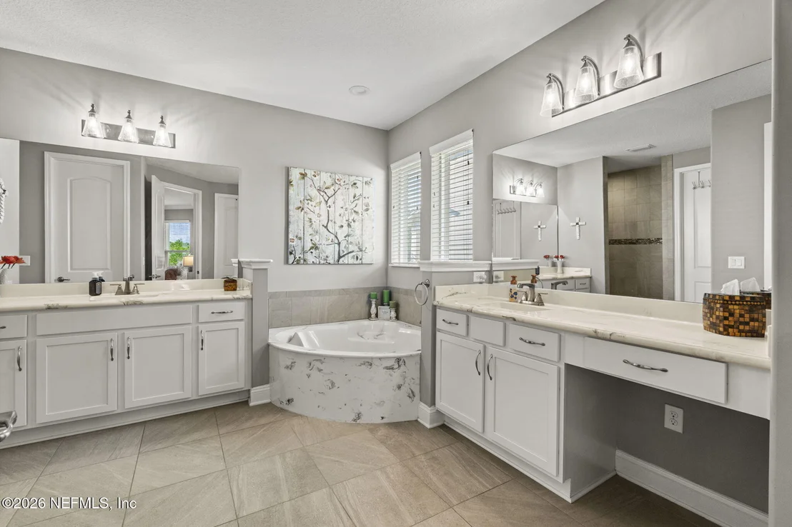 Photo of 18 TARBERT Lane