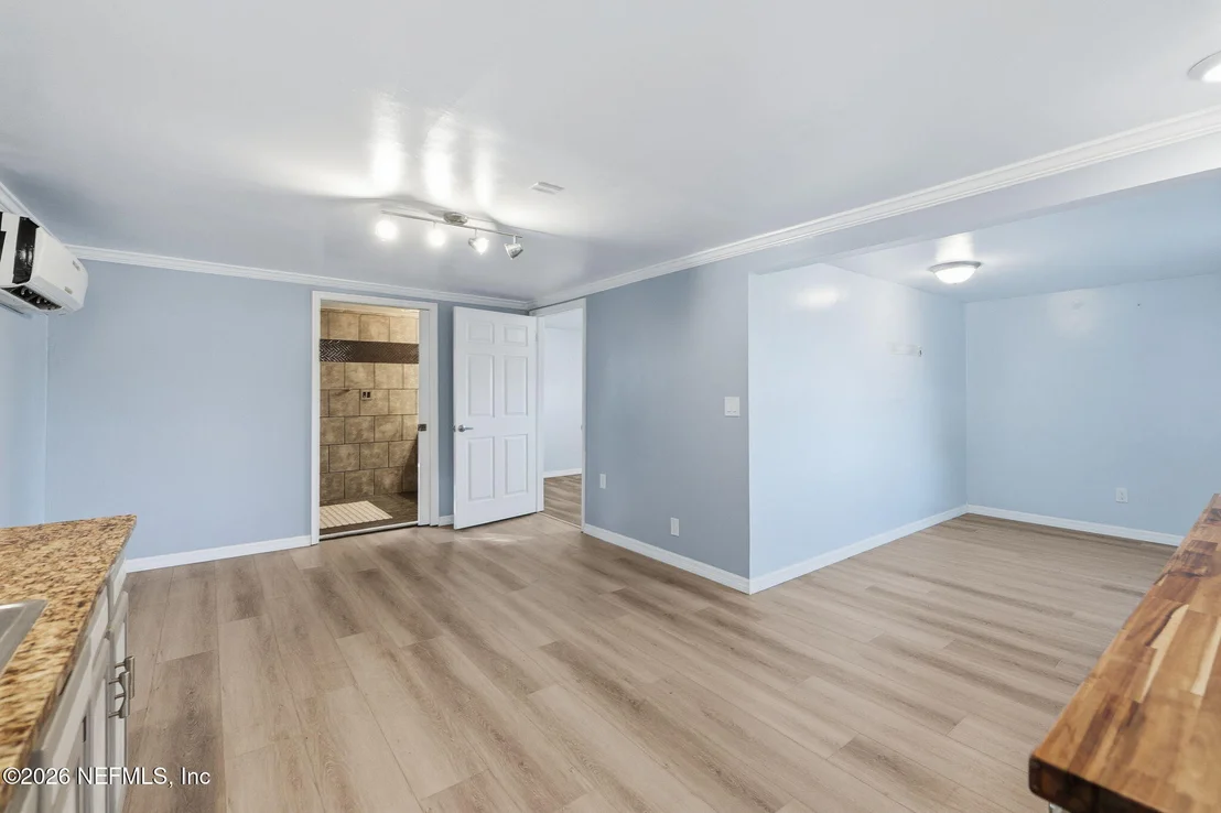Photo of 1863 LIVE OAK Drive
