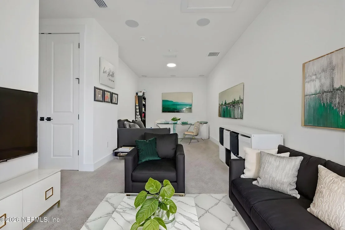 Photo of 446 PALM CREST Drive