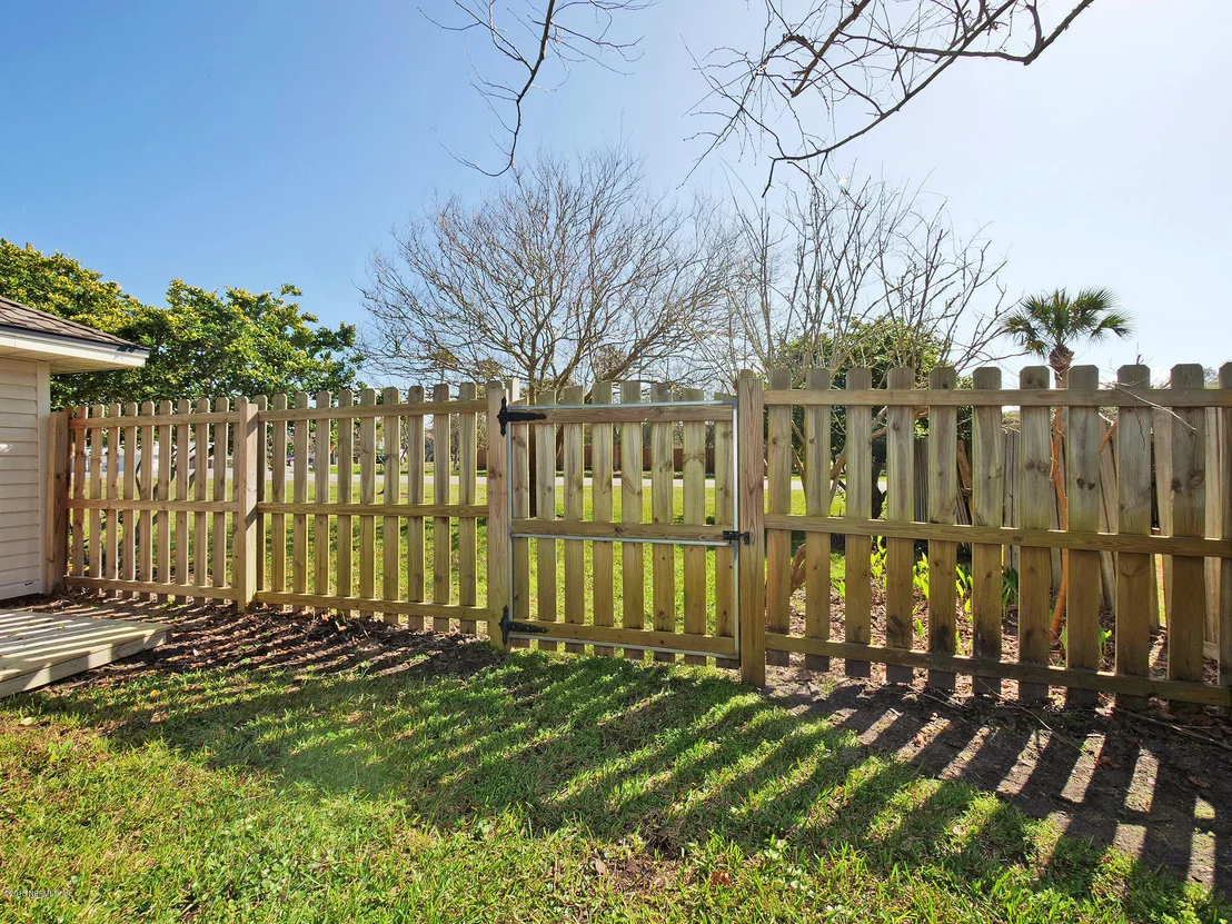 Photo of 1802 SEMINOLE Road