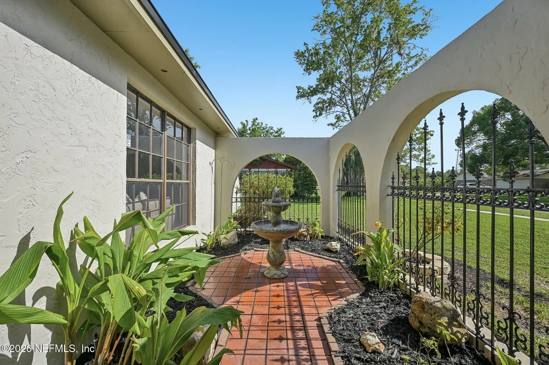 Photo of 200 DEBARRY Avenue