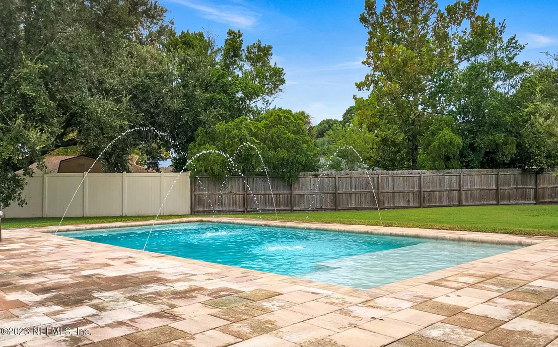 Photo of 35 DOLPHIN Boulevard