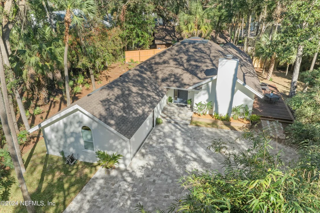 Photo of 1895 LIVE OAK Lane