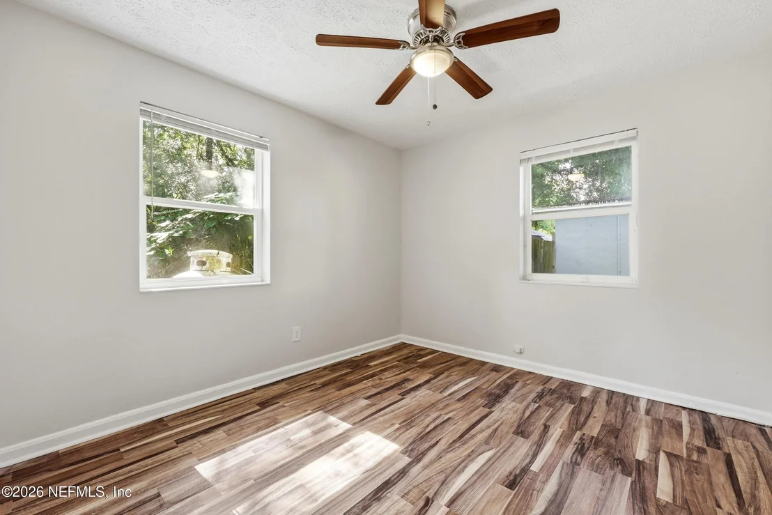 Photo of 2151 MAPLE LEAF Drive E