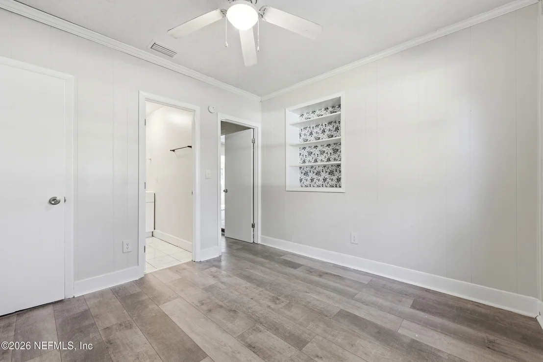 Photo of 2151 MAPLE LEAF Drive E