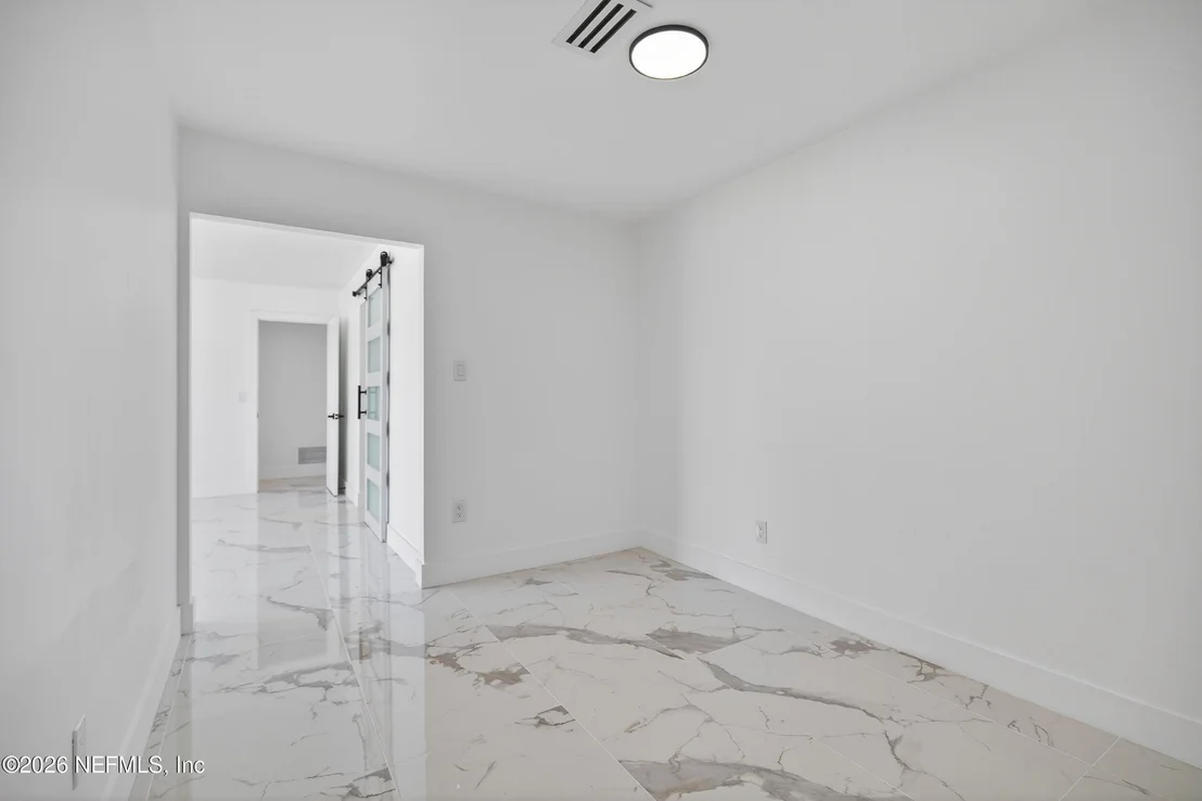 Photo of 1407 GRANDVIEW Drive