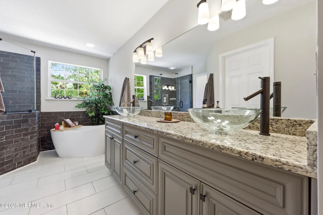 Photo of 1843 COMMODORE POINT Drive