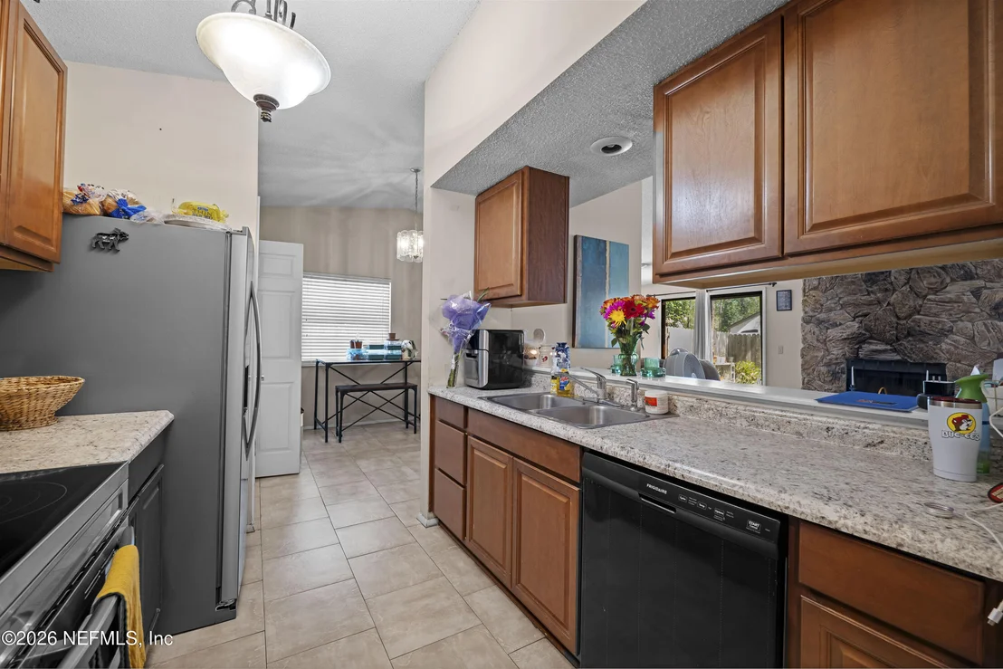 Photo of 4208 QUEENSWAY Drive