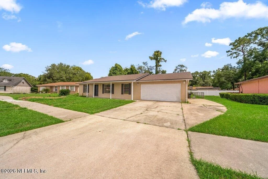 Photo of 1235 SQUIRREL Lane N