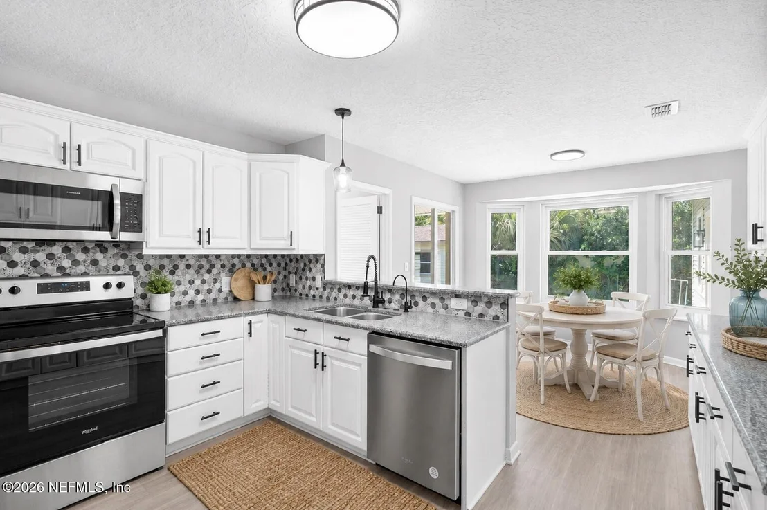 Photo of 7047 RIVERCREST Drive