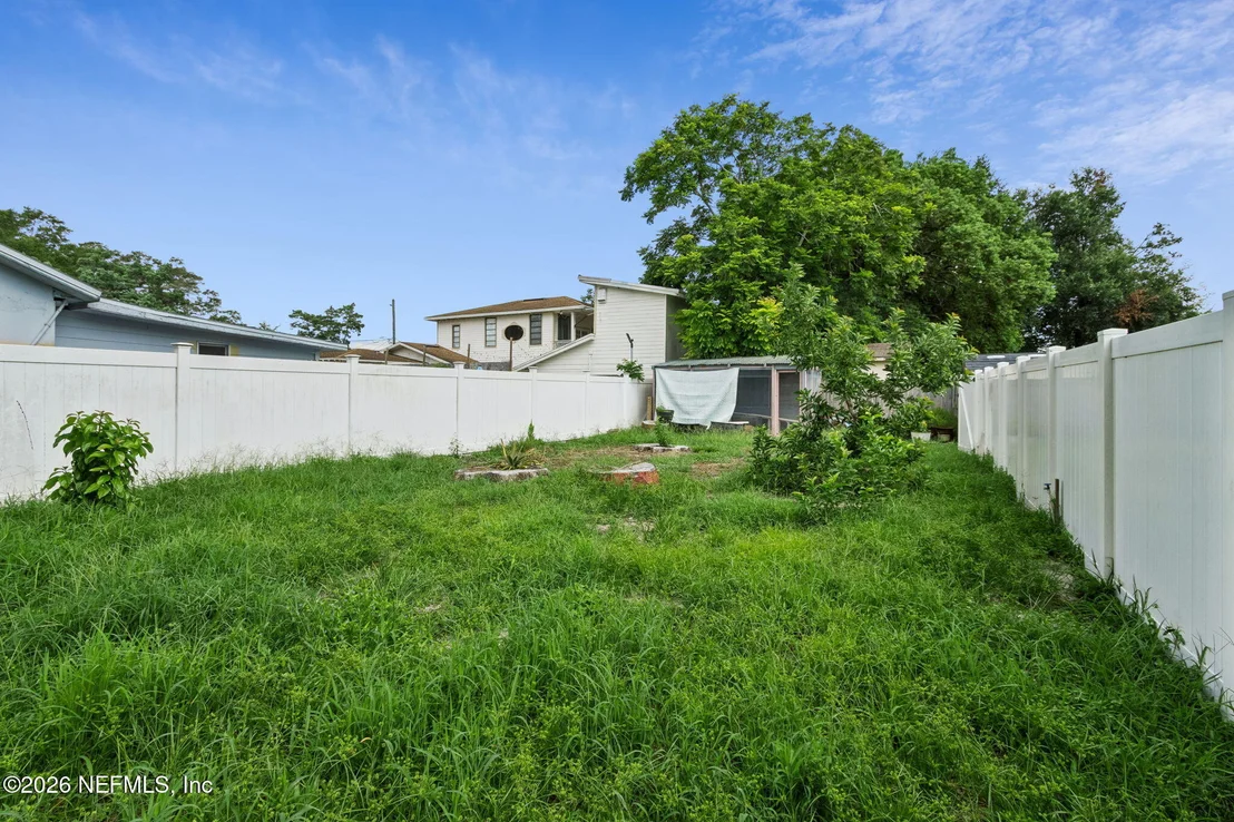 Photo of 2426 LIGUSTRUM Road