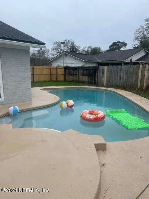 Photo of 8327 POINTER Drive N