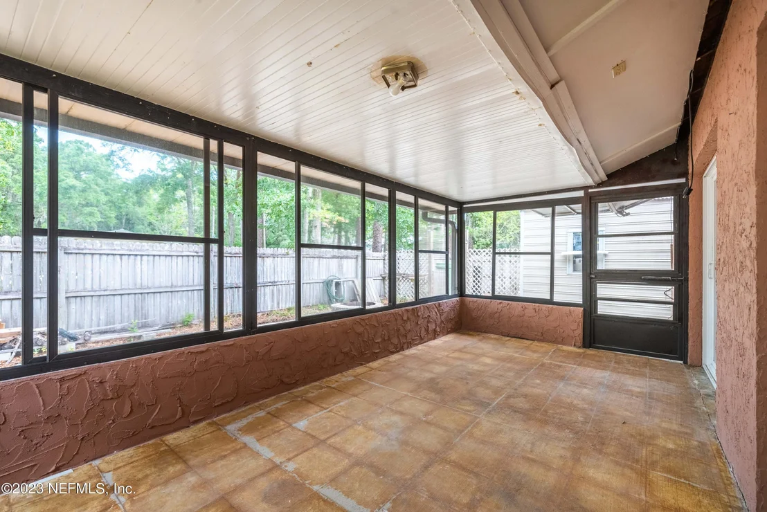 Photo of 1489 SATSUMA Road