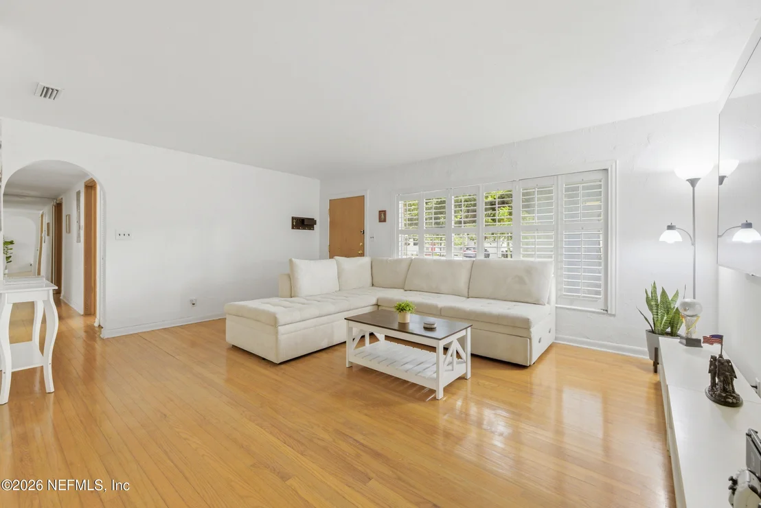 Photo of 7484 SPINOLA Road