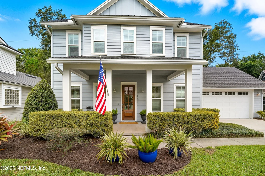 Photo of 951 PARADISE Circle