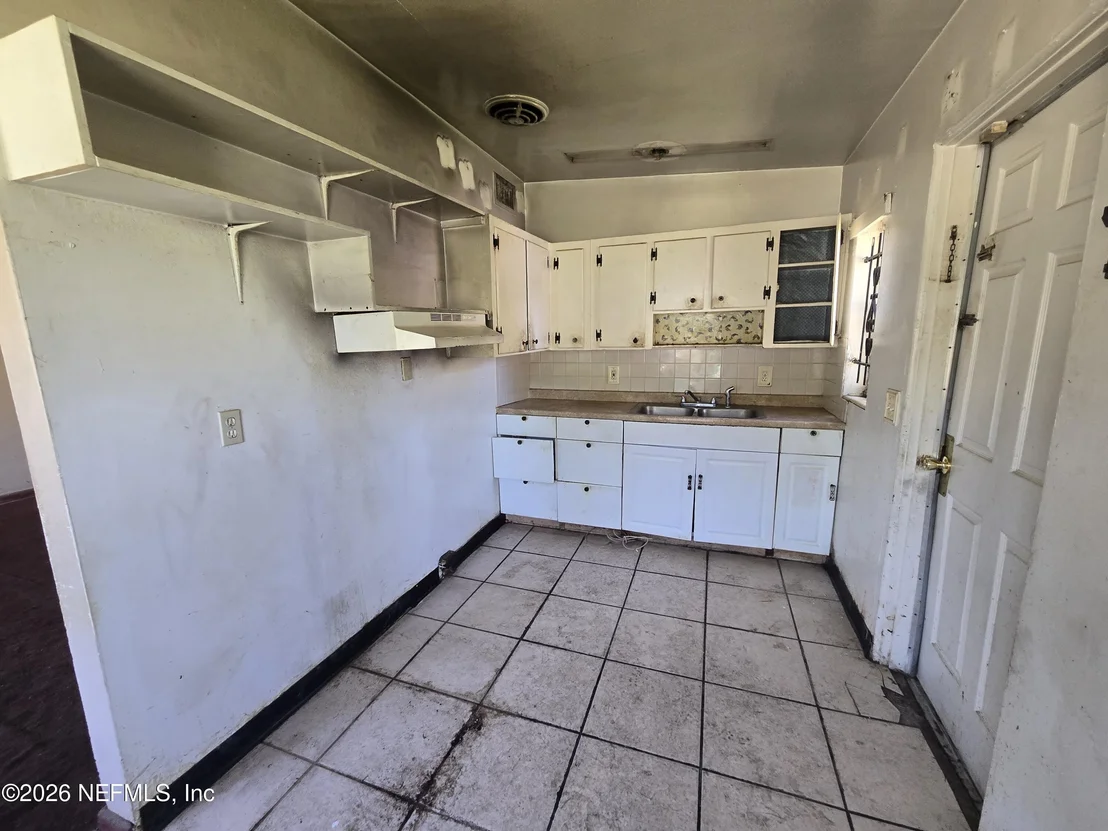 Photo of 2736 LIPPIA Road
