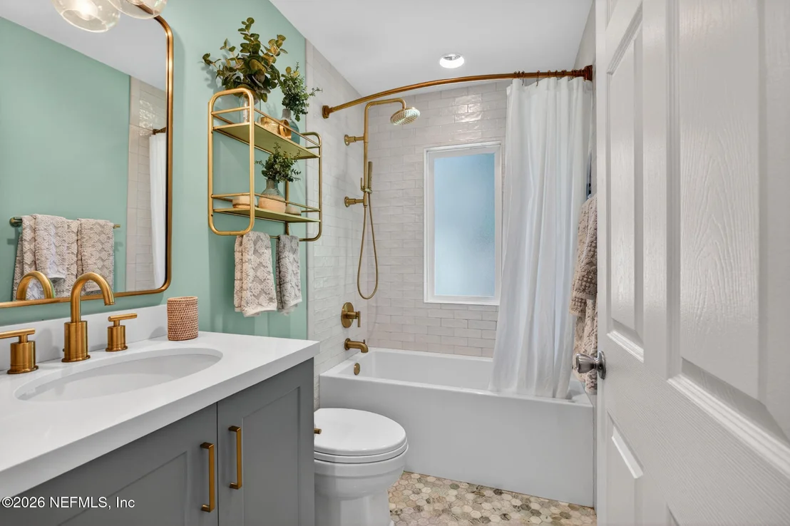 Photo of 104 OAK VIEW Circle