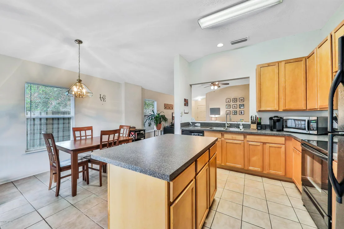 Photo of 1452 HEATHER Court