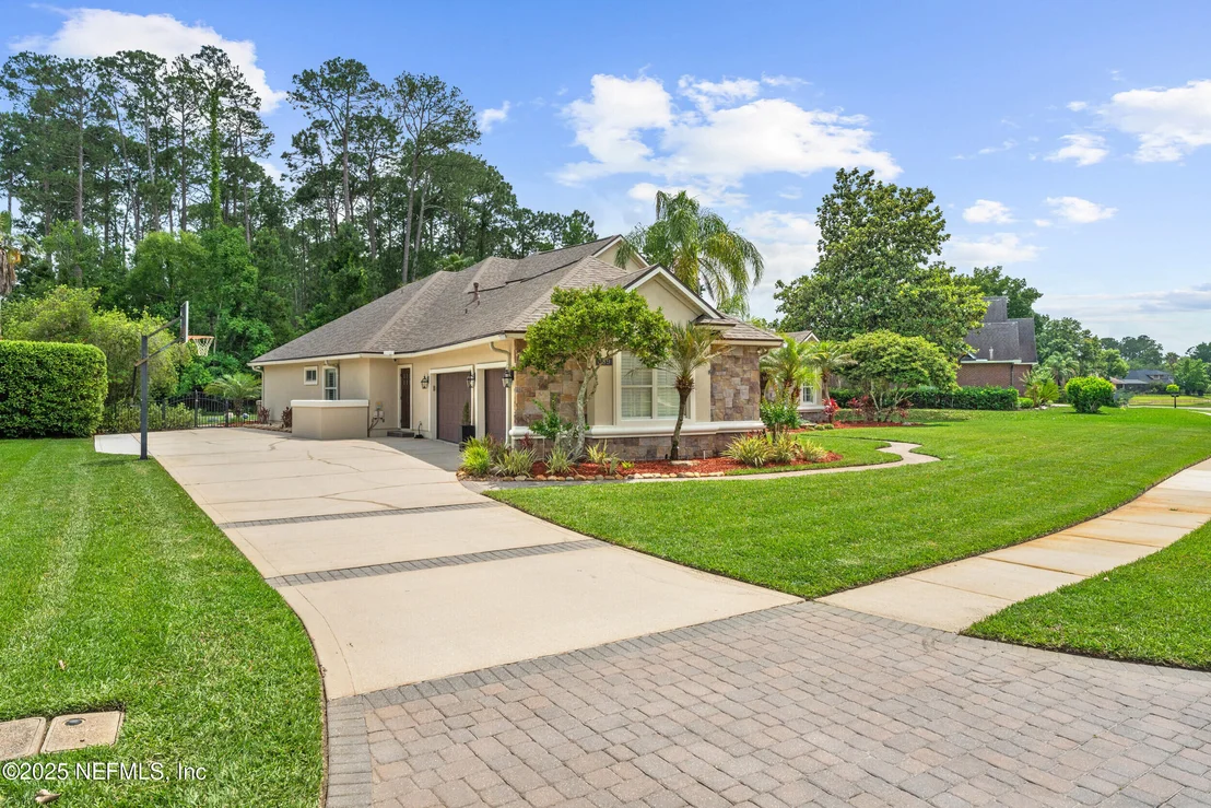 Photo of 389 SUMMERSET Drive