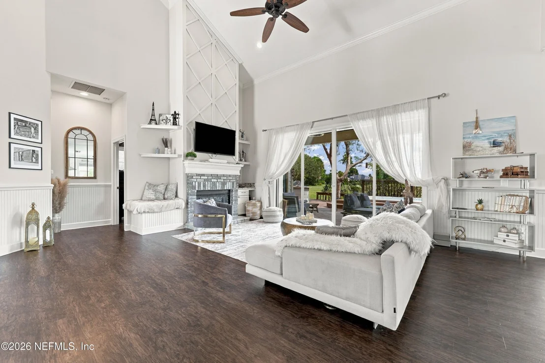 Photo of 500 TURNBERRY Lane