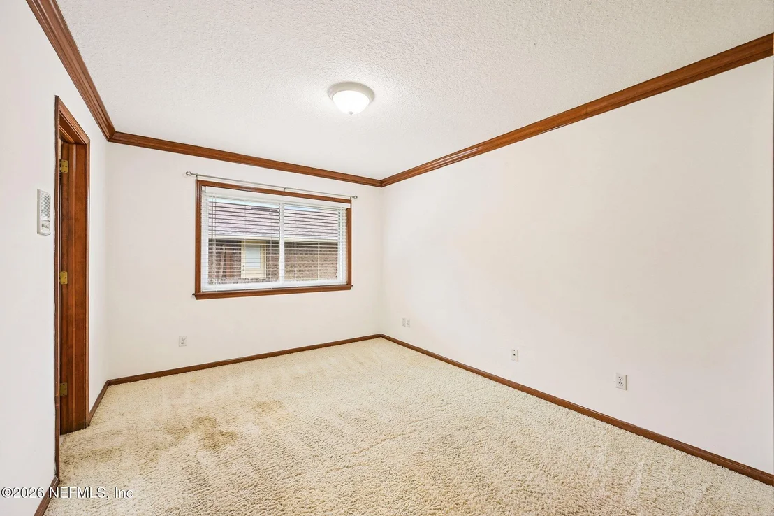 Photo of 331 OAK Drive S