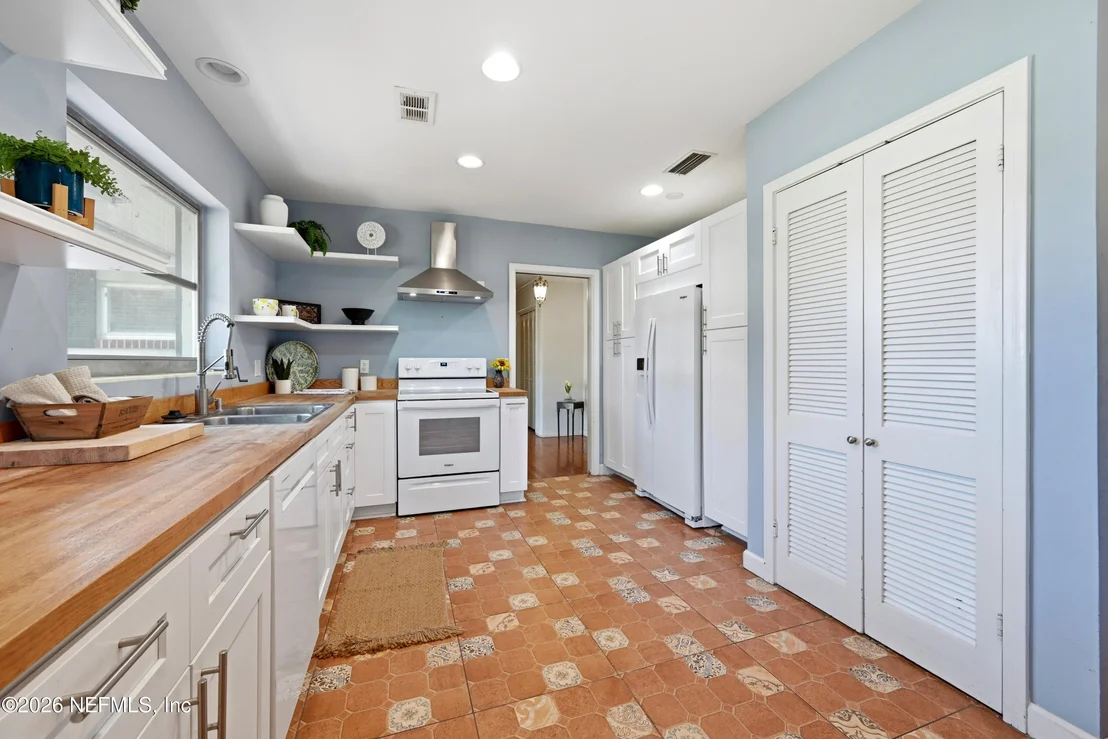Photo of 49 SYLVAN Drive