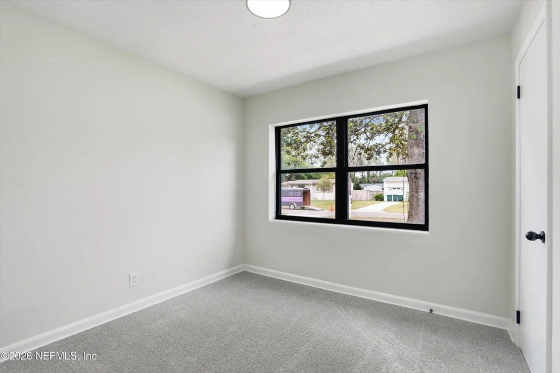 Photo of 1138 HALIFAX Road