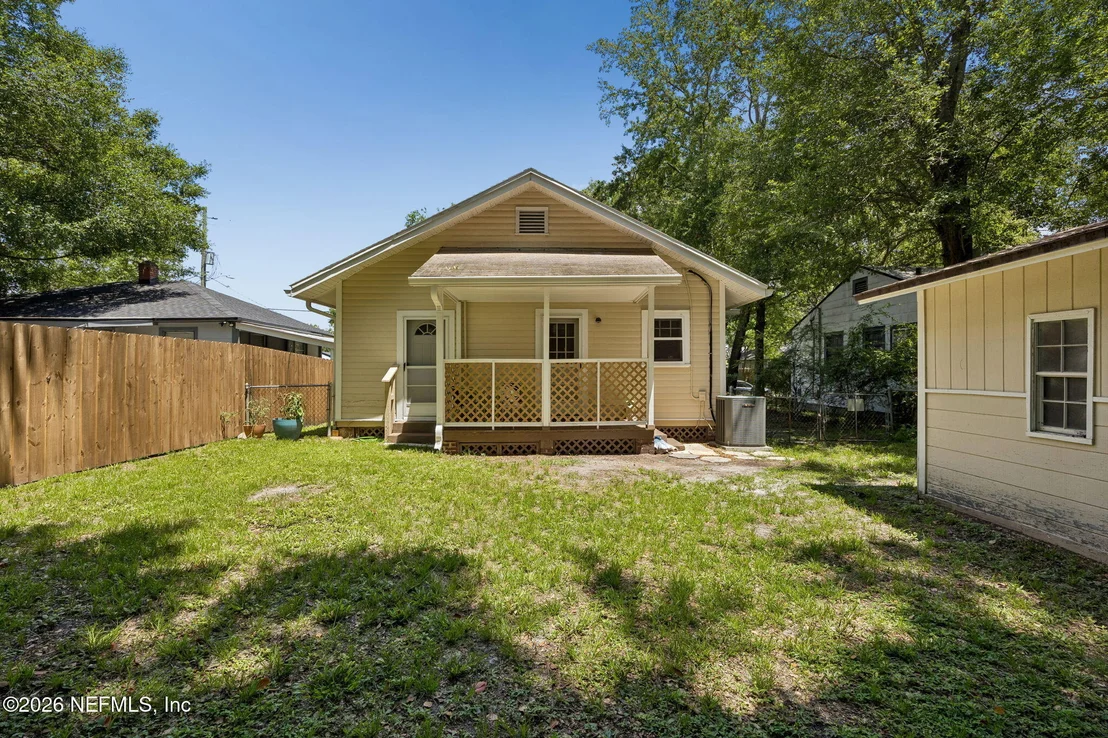 Photo of 4642 CRESCENT Street