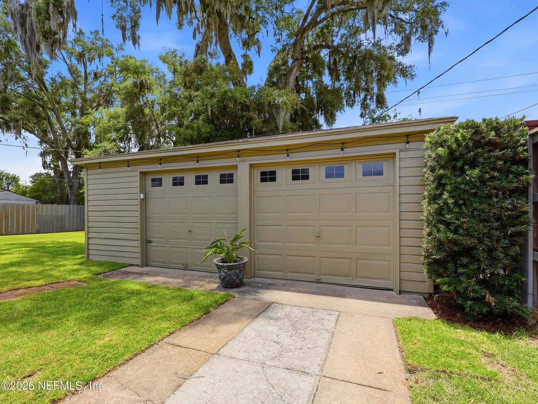 Photo of 1630 MAYVIEW Road