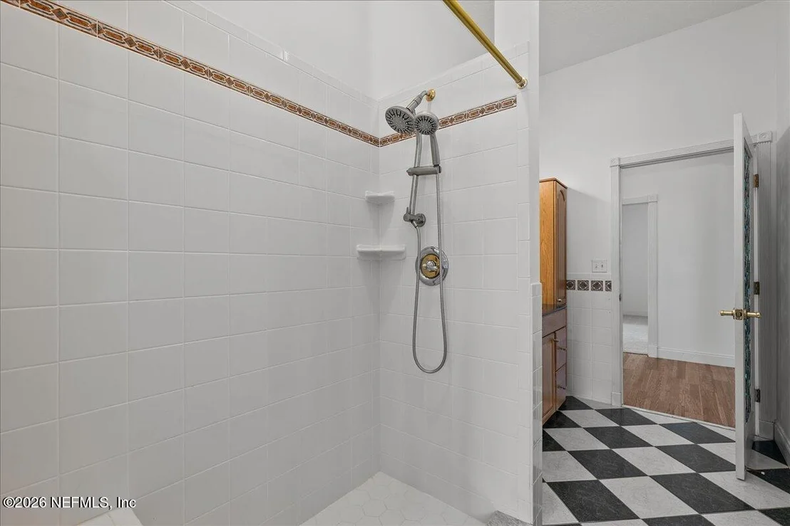 Photo of 533 W RIVER Road