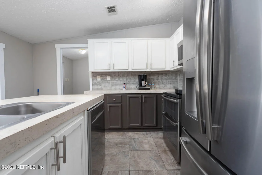 Photo of 101 W STRICKLAND Road