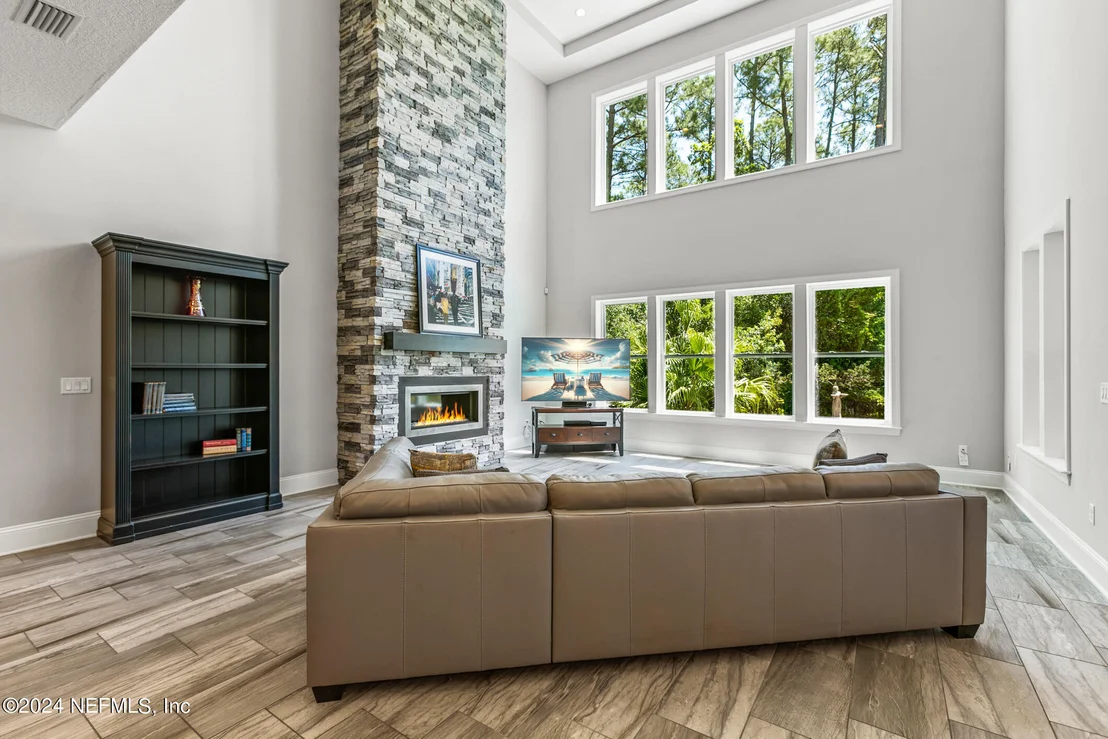 Photo of 863 OLD BLUFF Drive