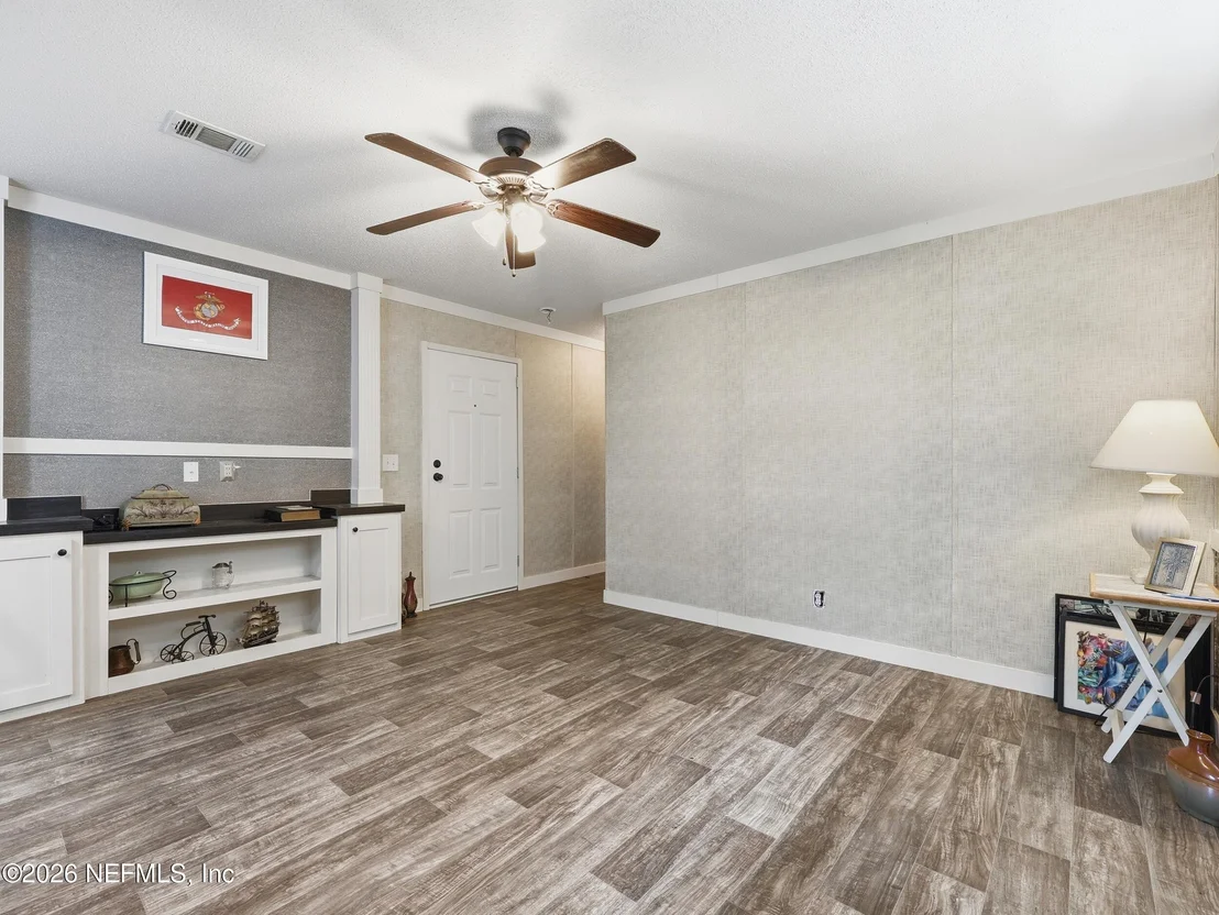 Photo of 100 BOSTWICK Lane