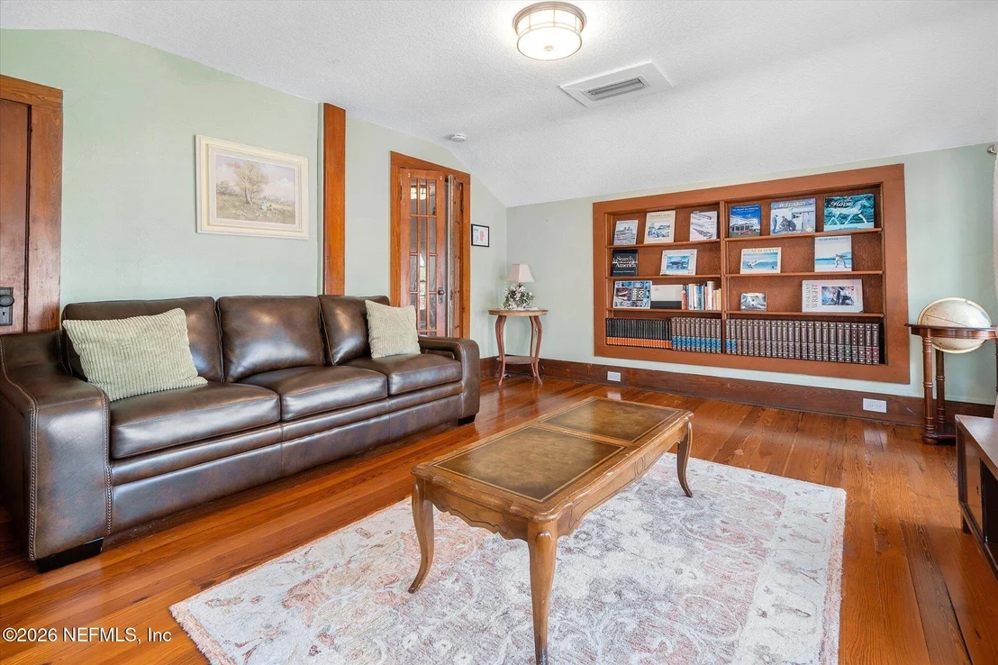 Photo of 340 CHARLOTTE Street