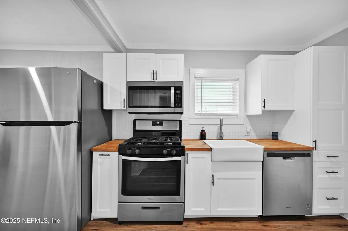 Photo of 430 CENTER Street